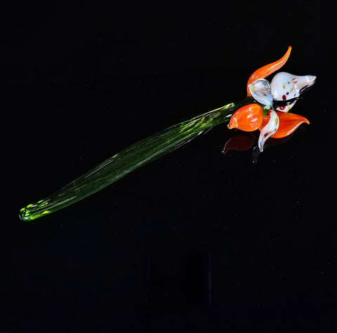 a flower that is floating in the water